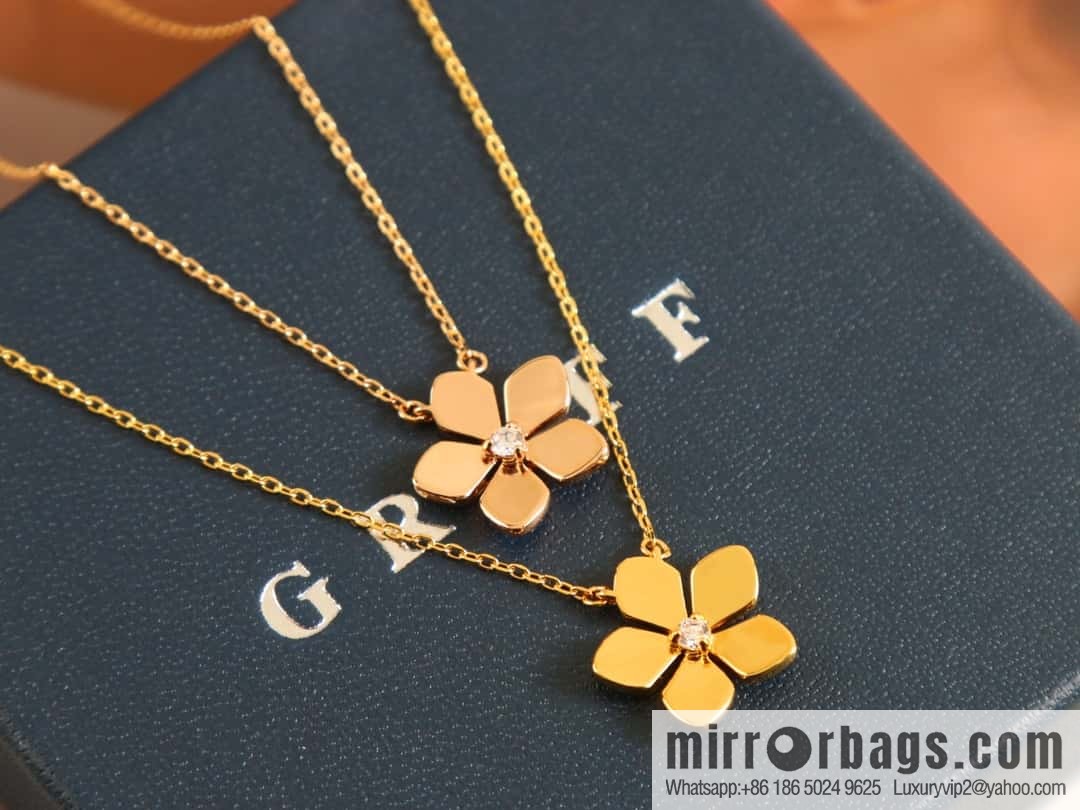 GRAFF Glossy flower necklace