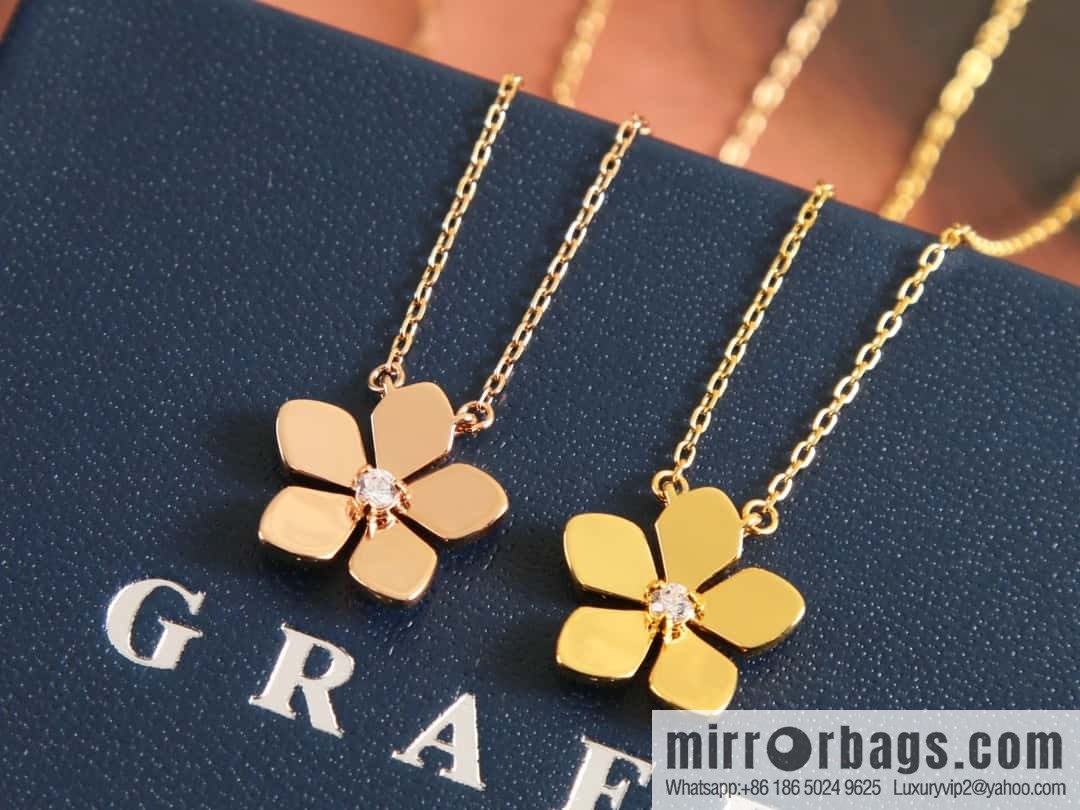GRAFF Glossy flower necklace