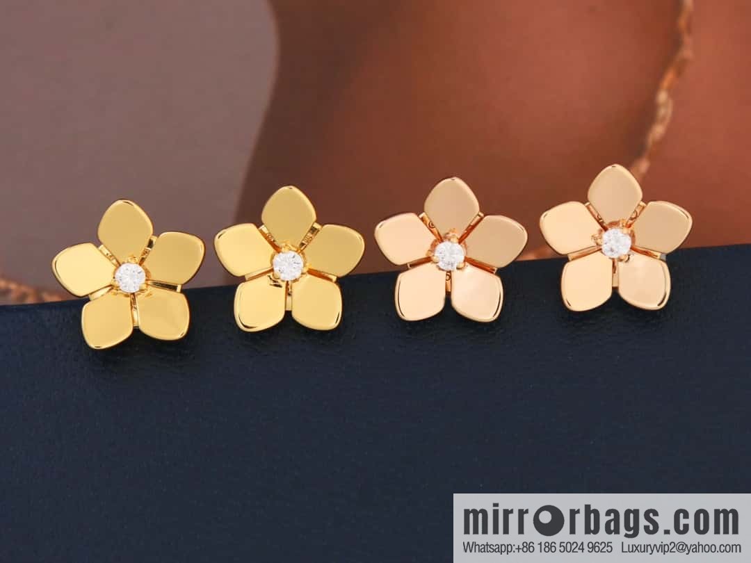 GRAFF Flower πΊ stud earrings