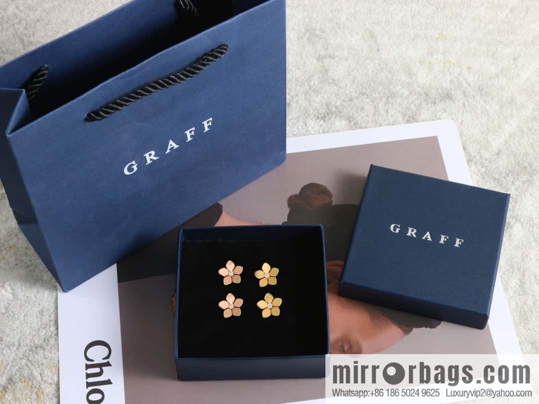 GRAFF Flower πΊ stud earrings