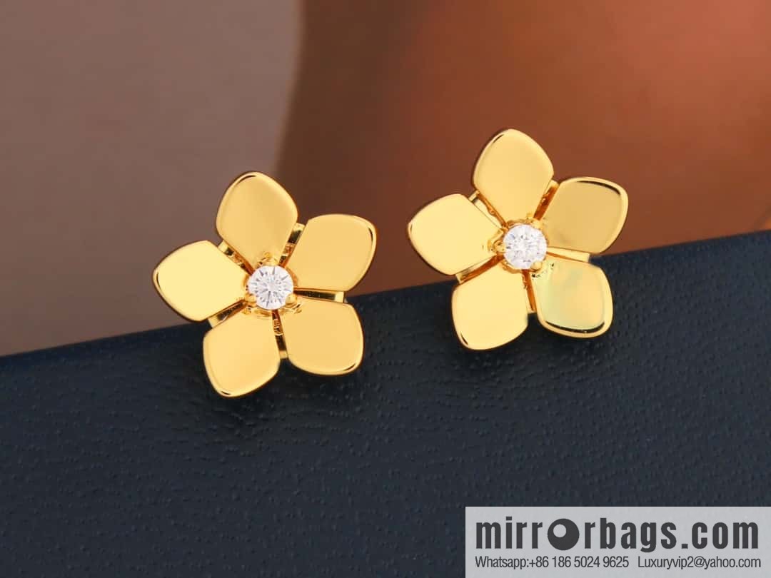 GRAFF Flower πΊ stud earrings