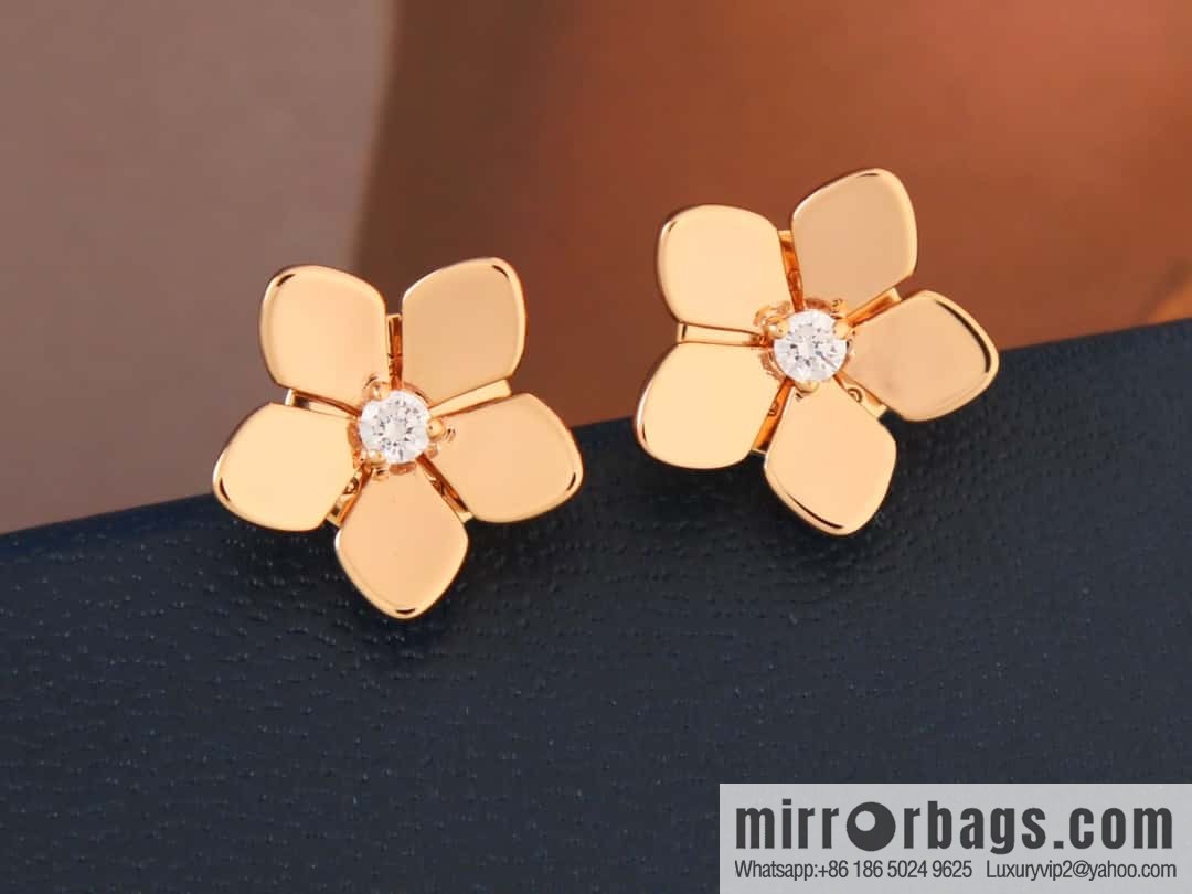 GRAFF Flower πΊ stud earrings