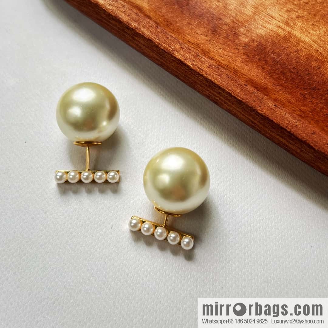 New ☑️ Celine pearl stud earrings