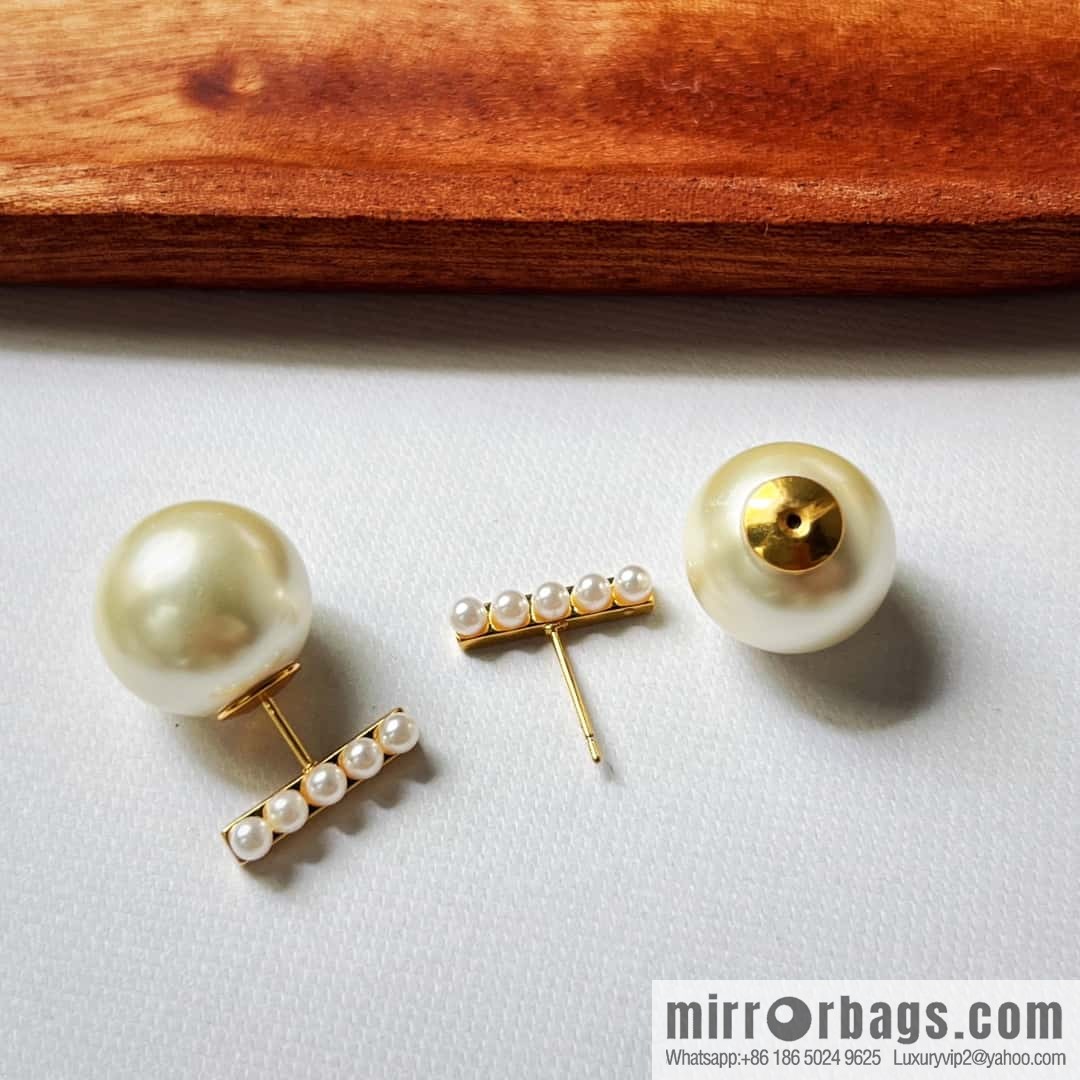 New ☑️ Celine pearl stud earrings