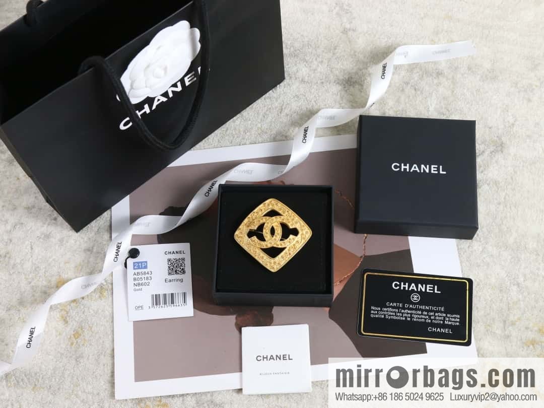 New ☑️ Chanel medieval series gold rhombus double c brooch