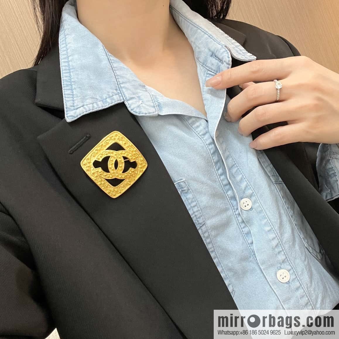 New ☑️ Chanel medieval series gold rhombus double c brooch