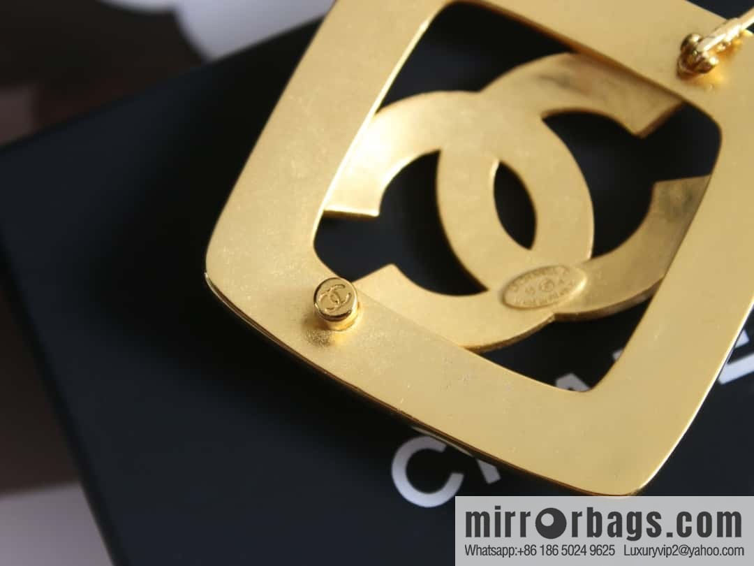 New ☑️ Chanel medieval series gold rhombus double c brooch