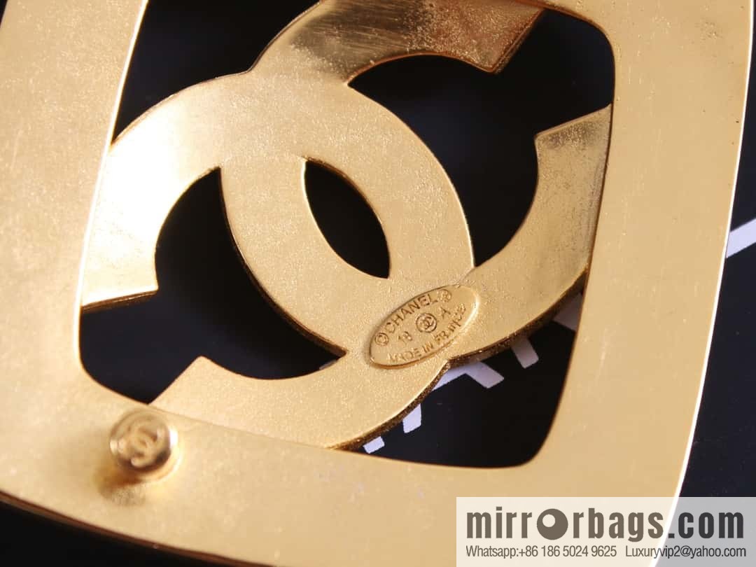 New ☑️ Chanel medieval series gold rhombus double c brooch