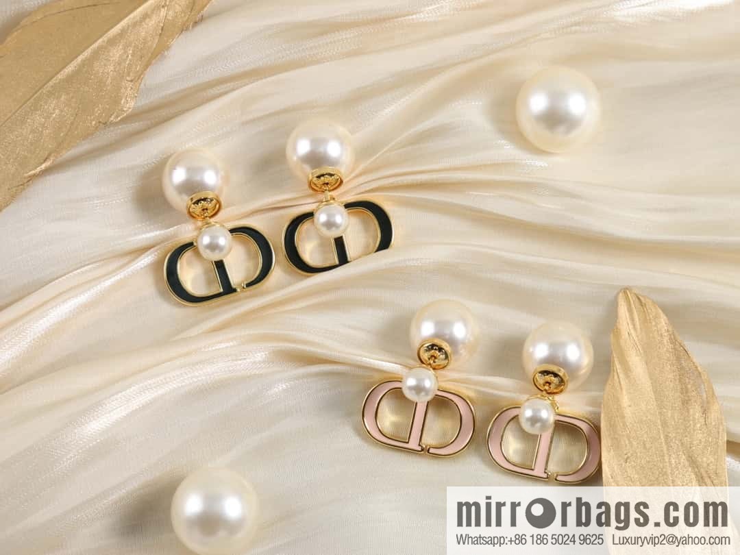 New ☑️ Dior size pearl CD stud earrings