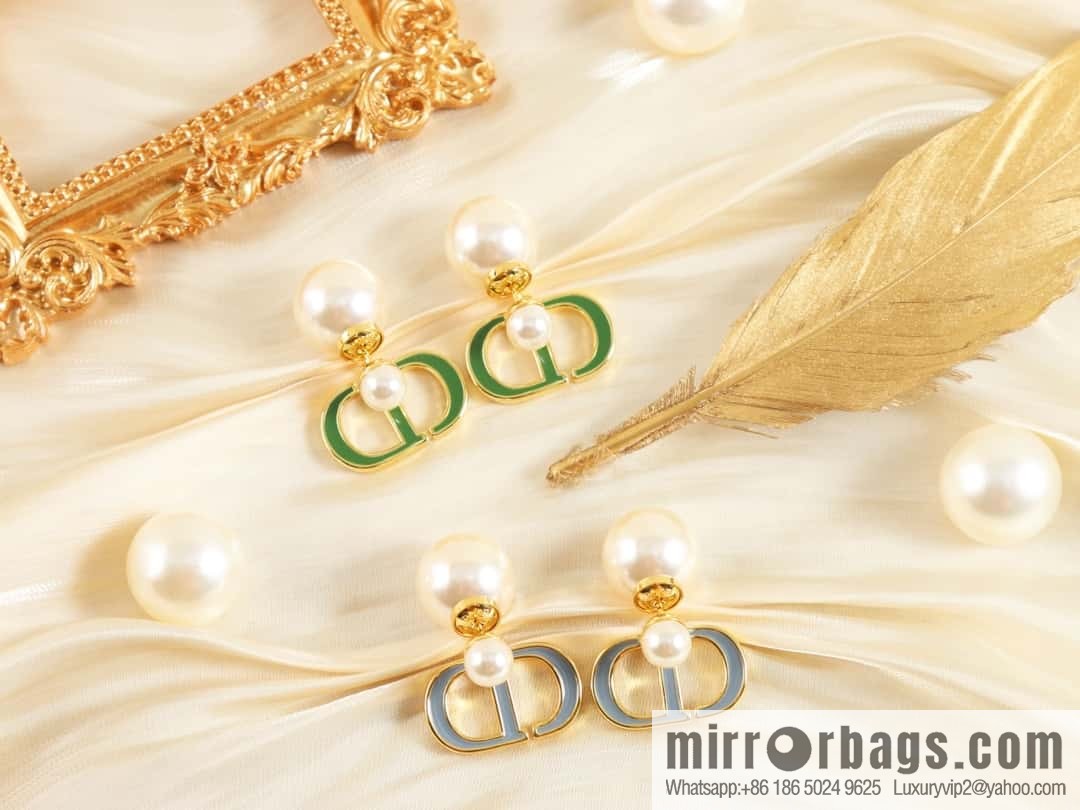 New ☑️ Dior size pearl CD stud earrings