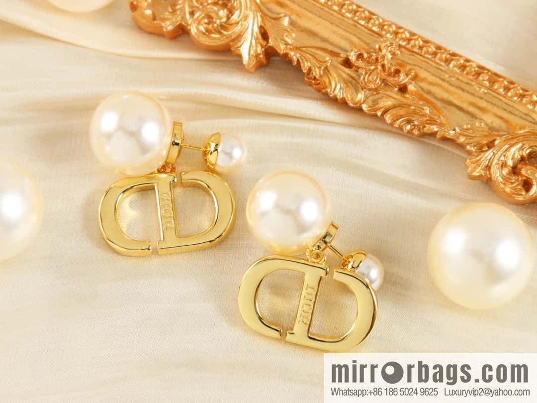 New ☑️ Dior size pearl CD stud earrings