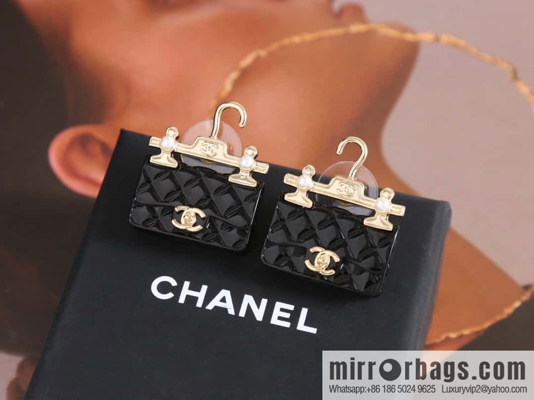 New ☑️ Chanel c1 double c hanger bag 👜 stud earrings