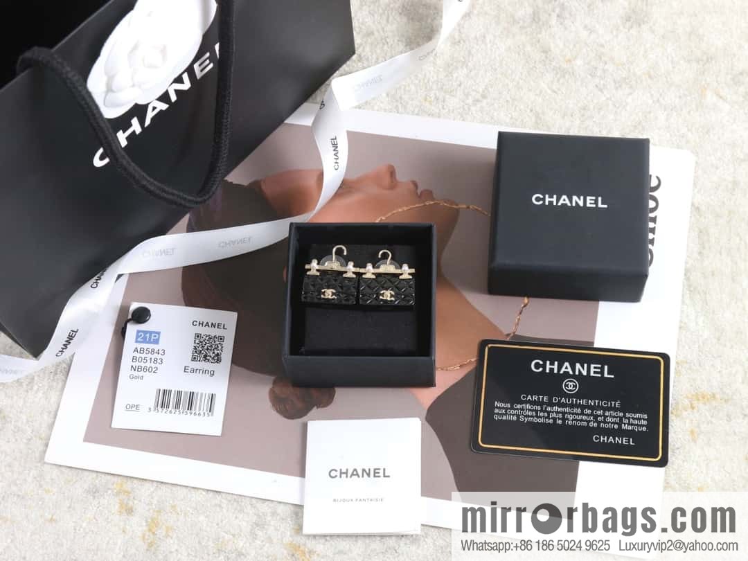 New ☑️ Chanel c1 double c hanger bag 👜 stud earrings