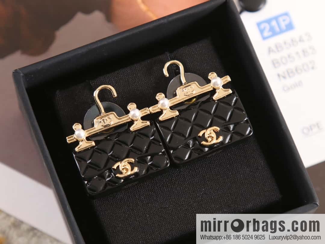 New ☑️ Chanel c1 double c hanger bag 👜 stud earrings