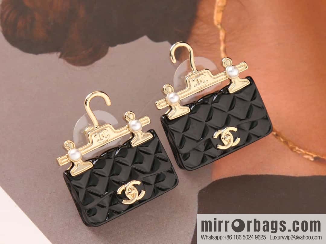 New ☑️ Chanel c1 double c hanger bag 👜 stud earrings