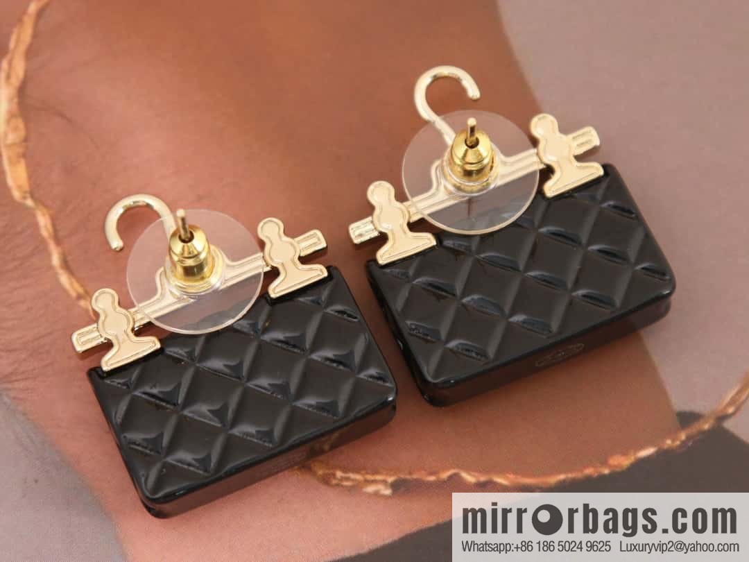 New ☑️ Chanel c1 double c hanger bag 👜 stud earrings