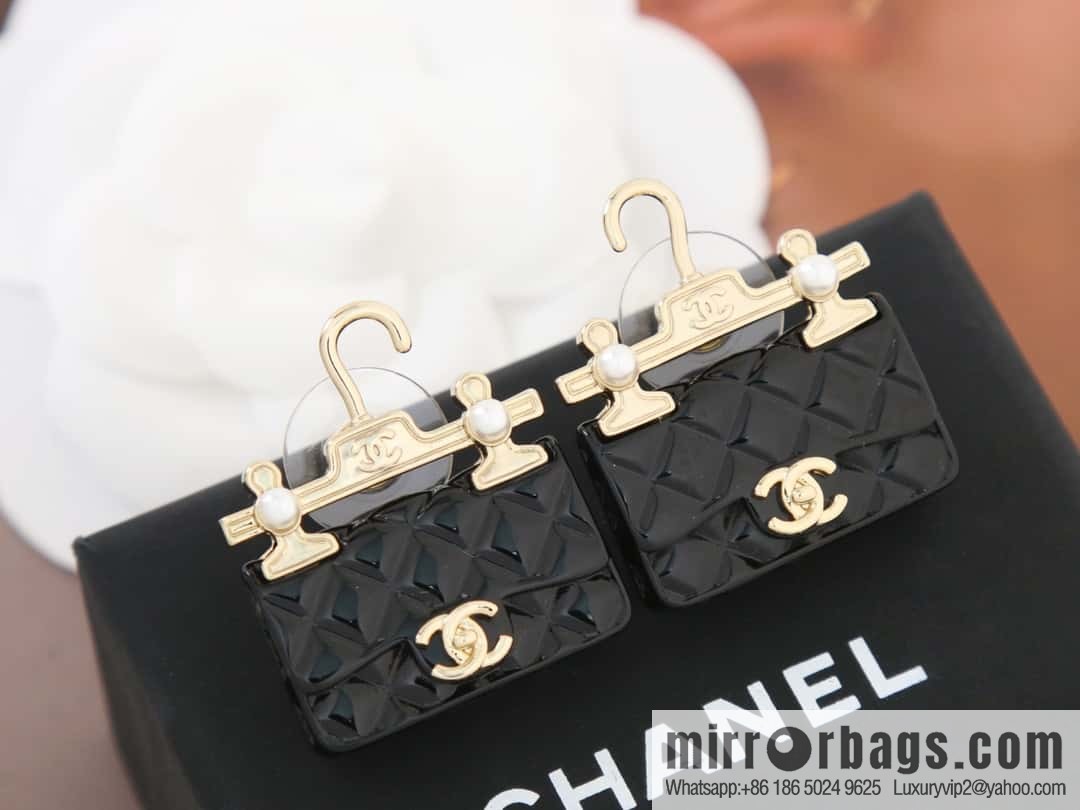 New ☑️ Chanel c1 double c hanger bag 👜 stud earrings