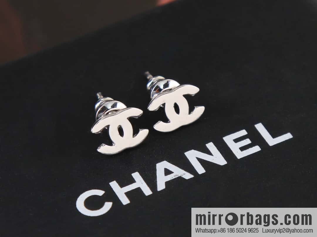 New ☑️ Chanel c1 mini double c glossy earrings
