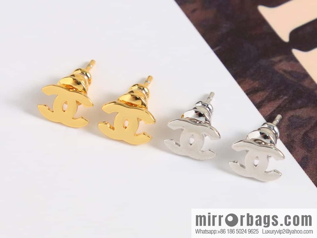 New ☑️ Chanel c1 mini double c glossy earrings