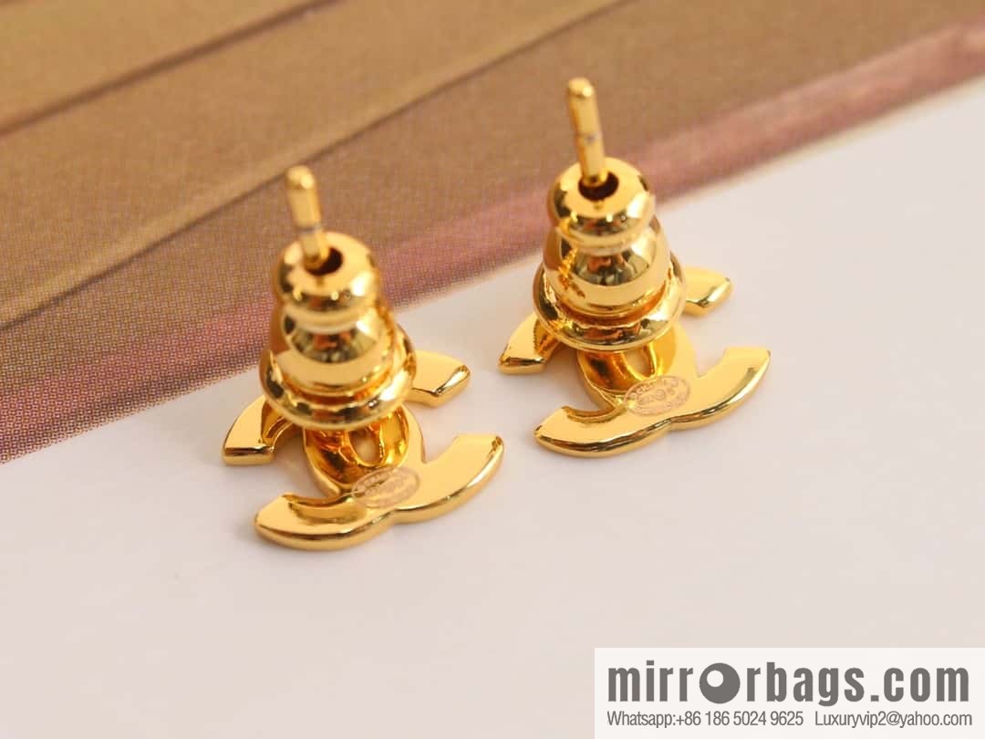 New ☑️ Chanel c1 mini double c glossy earrings