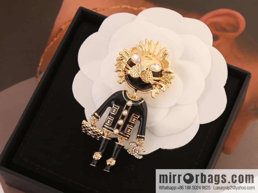 New ☑️ Chanel double c black gold lion brooch