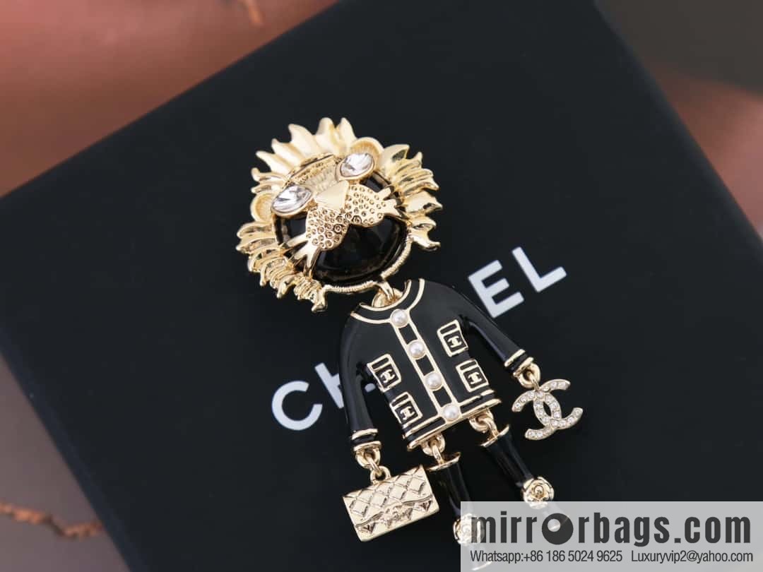 New ☑️ Chanel double c black gold lion brooch