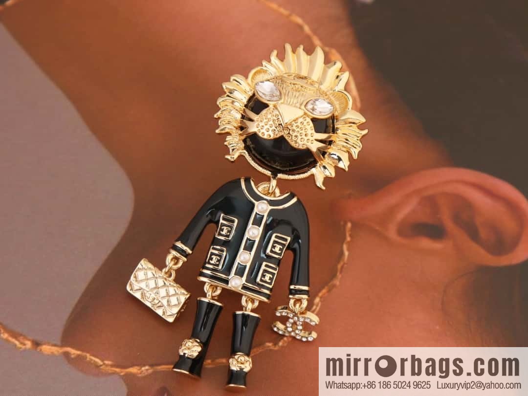 New ☑️ Chanel double c black gold lion brooch