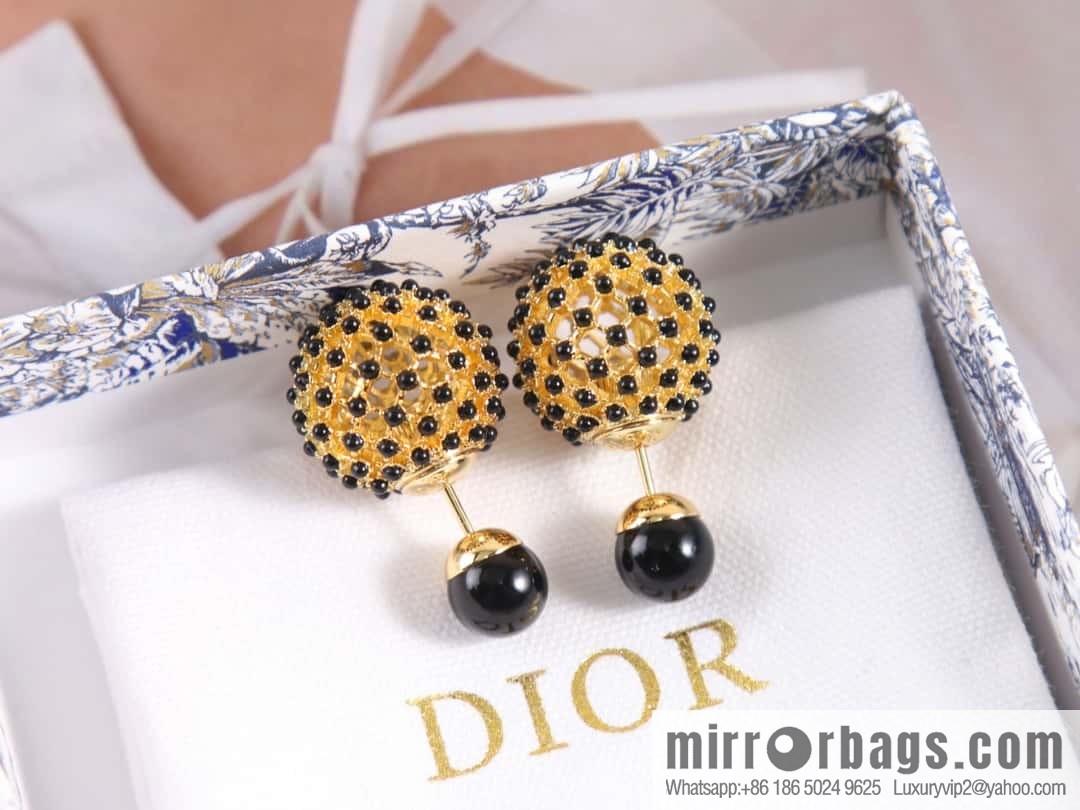 New ☑️ Dior cut-out black pearl stud earrings