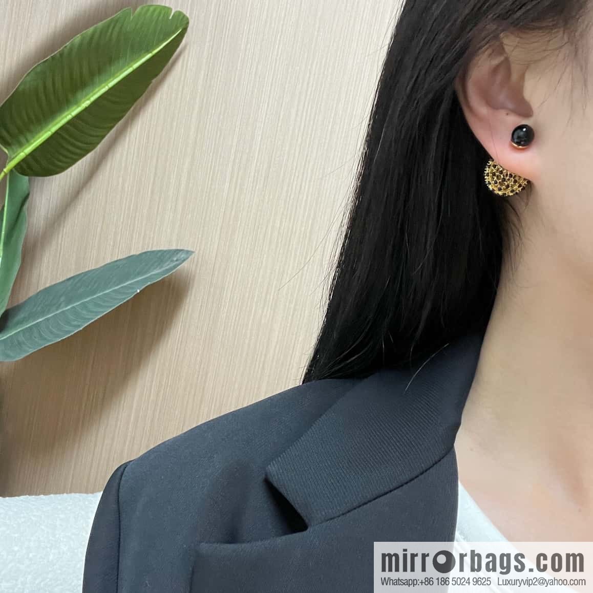 New ☑️ Dior cut-out black pearl stud earrings