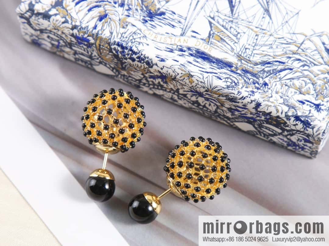 New ☑️ Dior cut-out black pearl stud earrings
