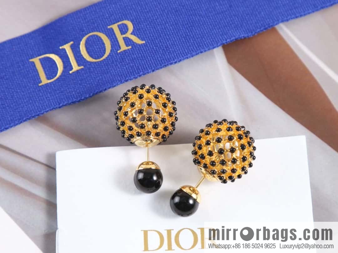 New ☑️ Dior cut-out black pearl stud earrings