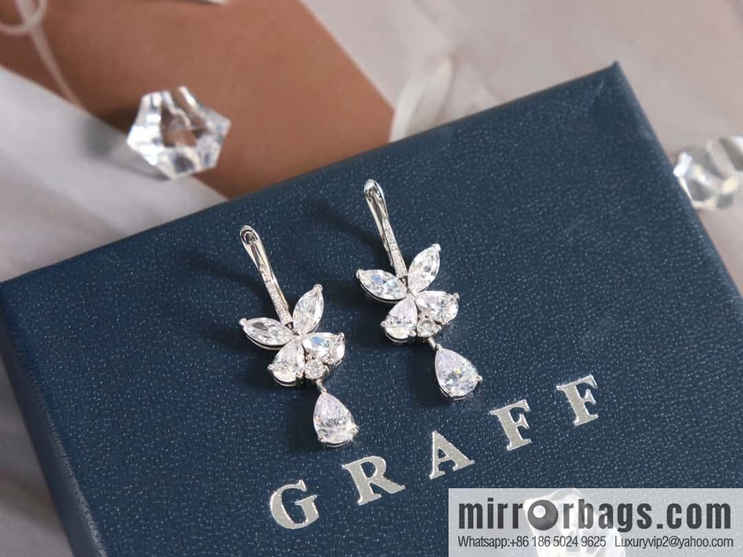 GRAFF Pear-shaped diamond butterfly earrings