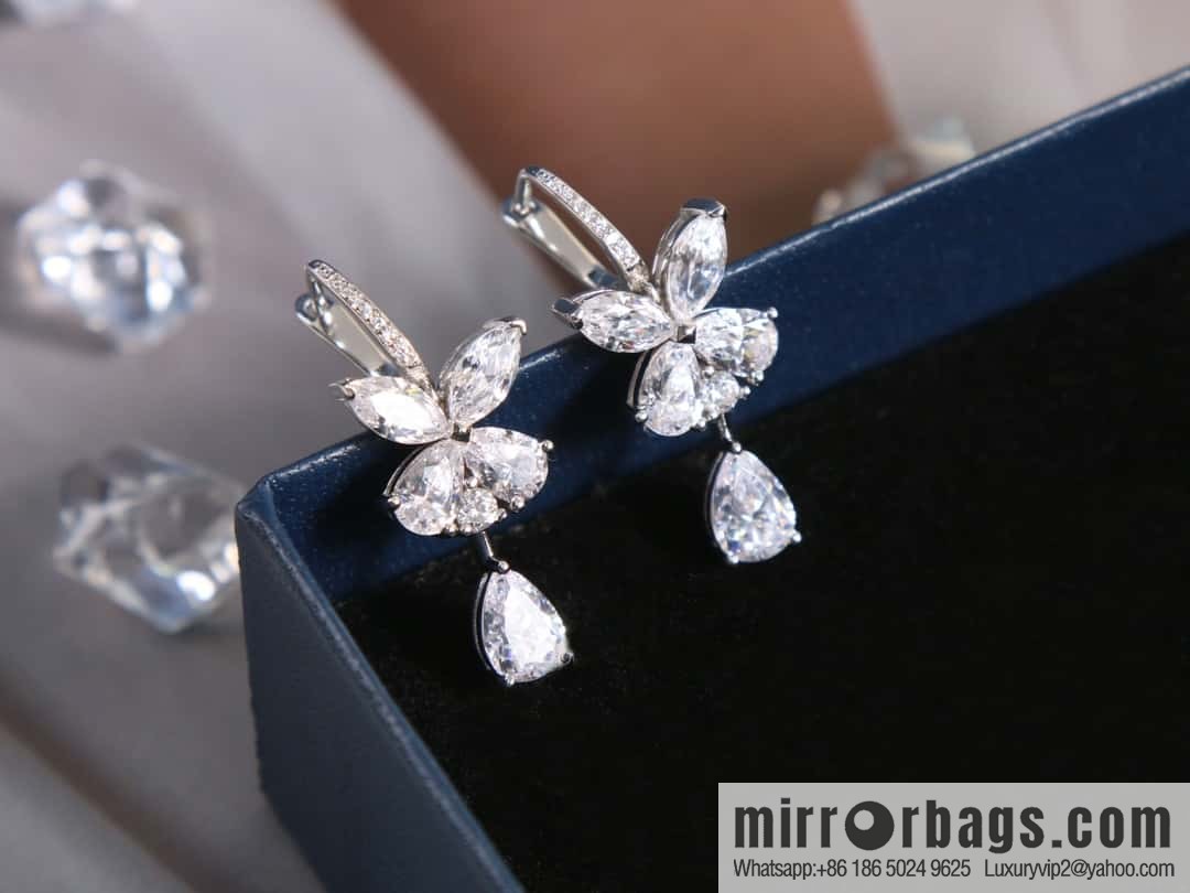 GRAFF Pear-shaped diamond butterfly earrings