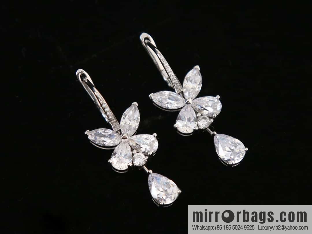 GRAFF Pear-shaped diamond butterfly earrings