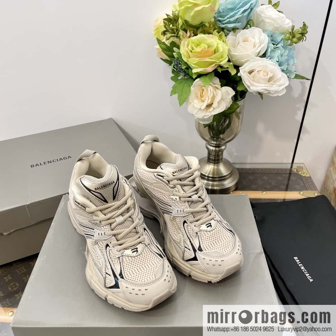 𝐁𝐚𝐥𝐞𝐧𝐜𝐢𝐚𝐠𝐚|||𝐗-𝐏𝐚𝐧𝐝𝐞𝐫 series. Vintage old spring shoes