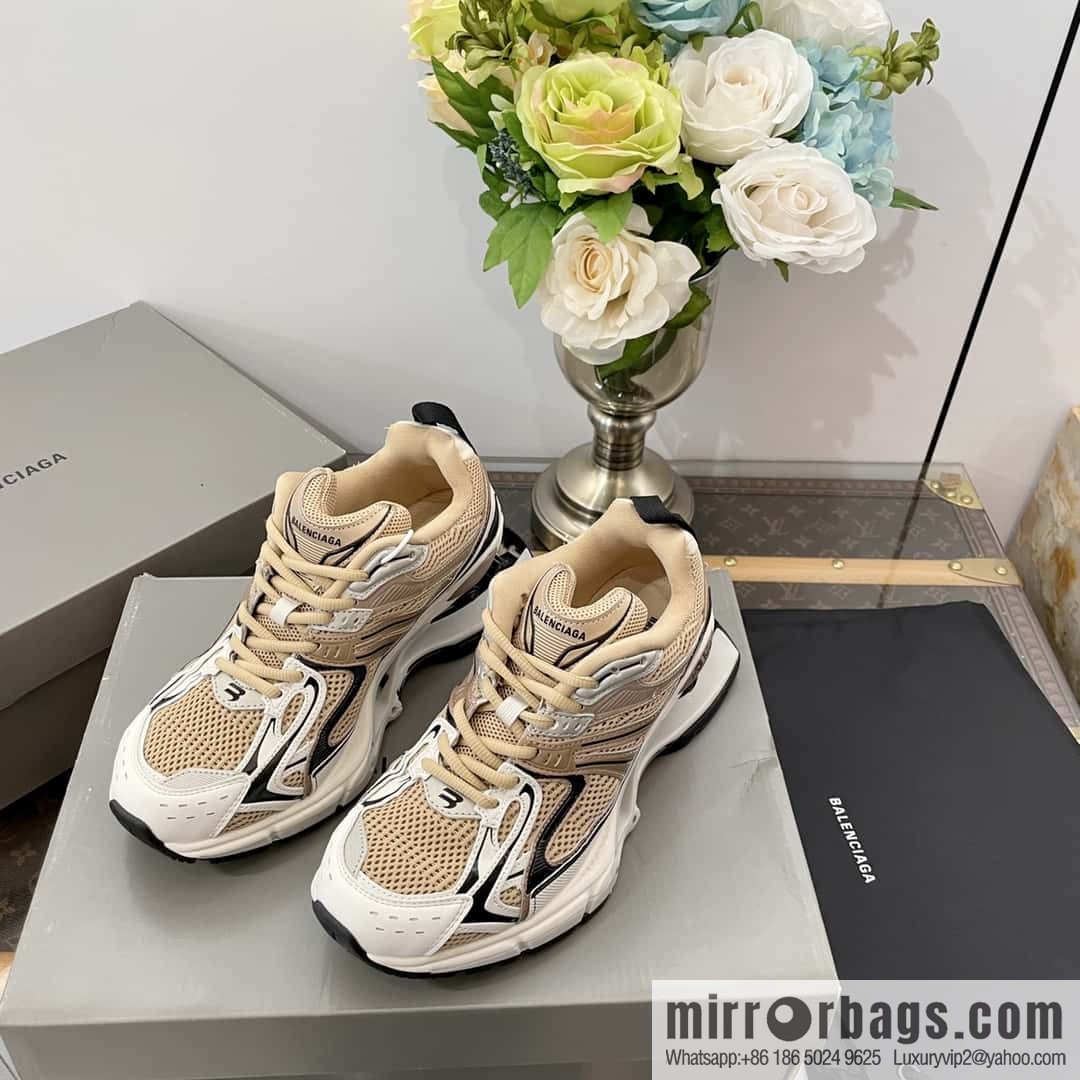 ๐๐๐ฅ๐๐ง๐๐ข๐๐ ๐|||๐-๐๐๐ง๐๐๐ซ series. Vintage old spring shoes