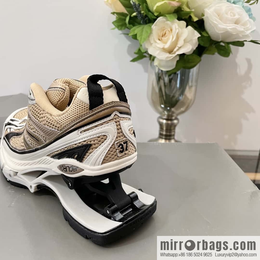 ๐๐๐ฅ๐๐ง๐๐ข๐๐ ๐|||๐-๐๐๐ง๐๐๐ซ series. Vintage old spring shoes