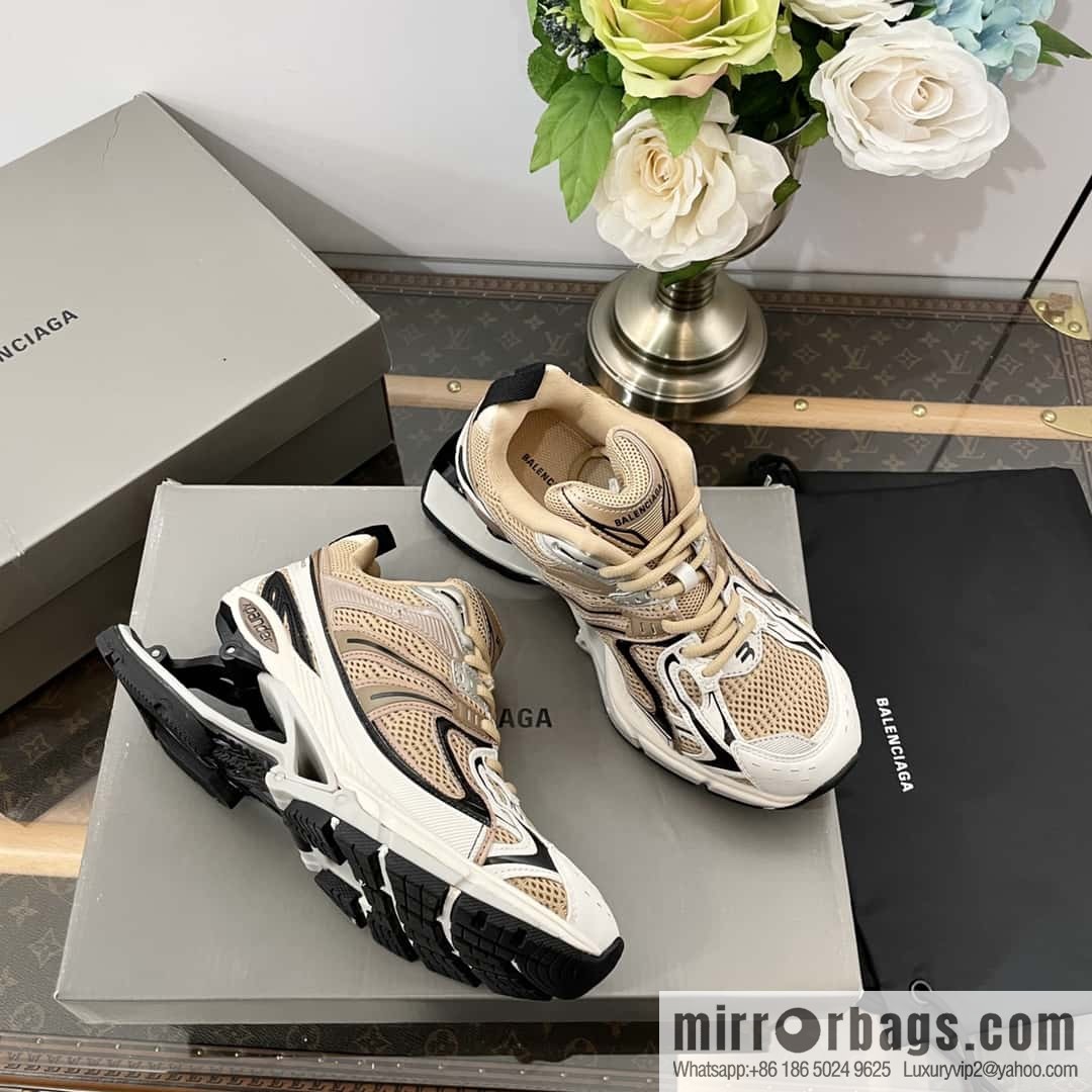 ๐๐๐ฅ๐๐ง๐๐ข๐๐ ๐|||๐-๐๐๐ง๐๐๐ซ series. Vintage old spring shoes