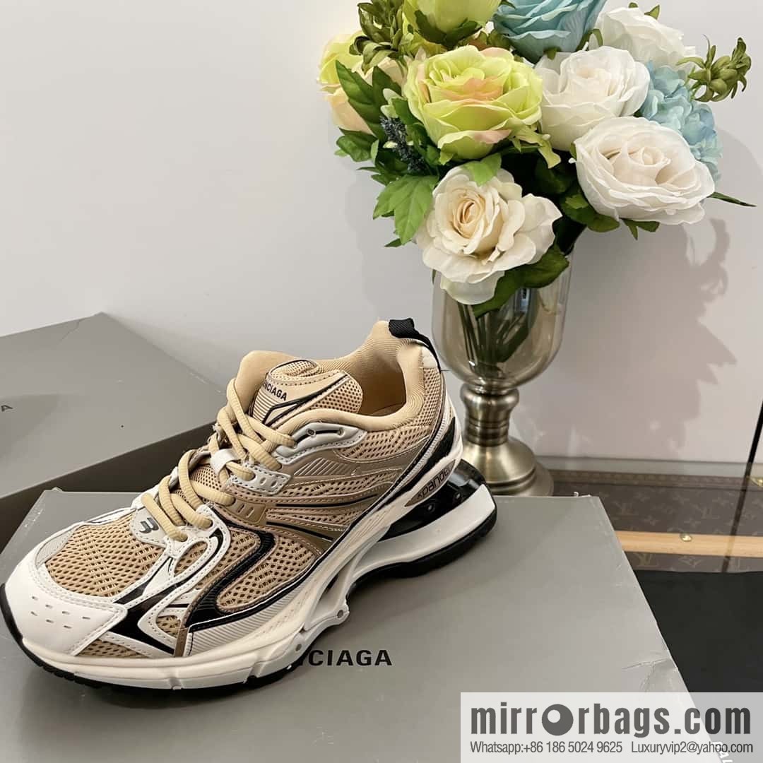 ๐๐๐ฅ๐๐ง๐๐ข๐๐ ๐|||๐-๐๐๐ง๐๐๐ซ series. Vintage old spring shoes