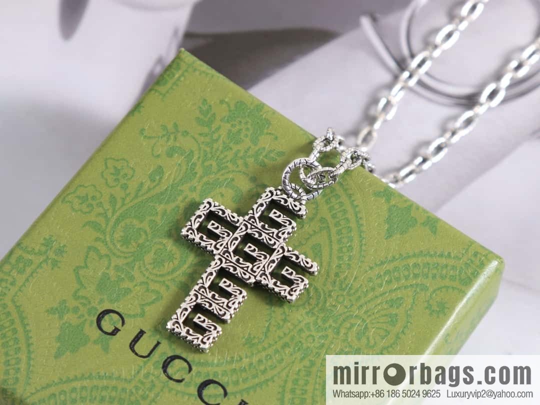 Gucci cross cut-out double G necklace