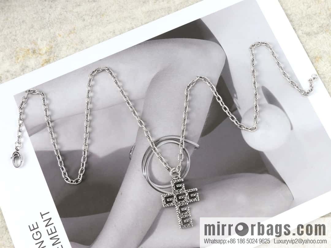Gucci cross cut-out double G necklace