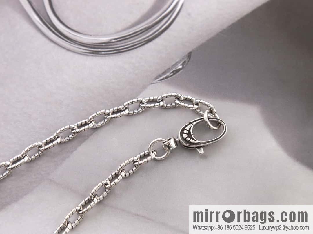 Gucci cross cut-out double G necklace