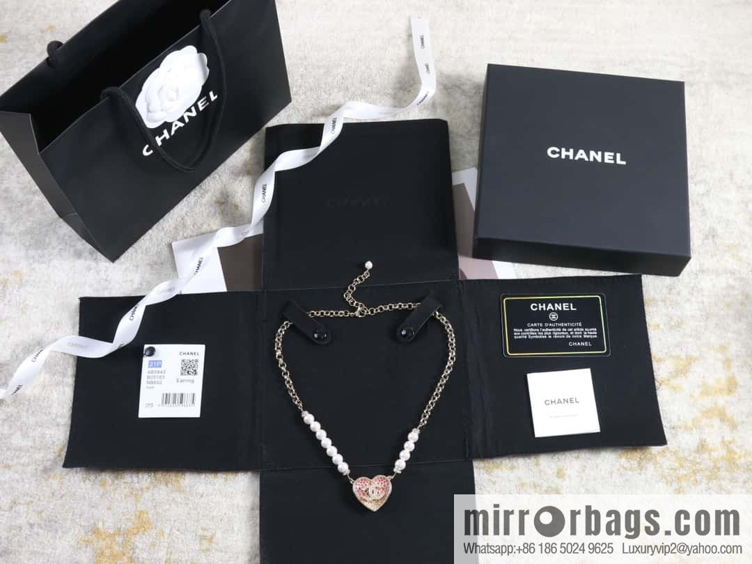 New ☑️ Chanel double c asymmetric pearl love peach heart necklace