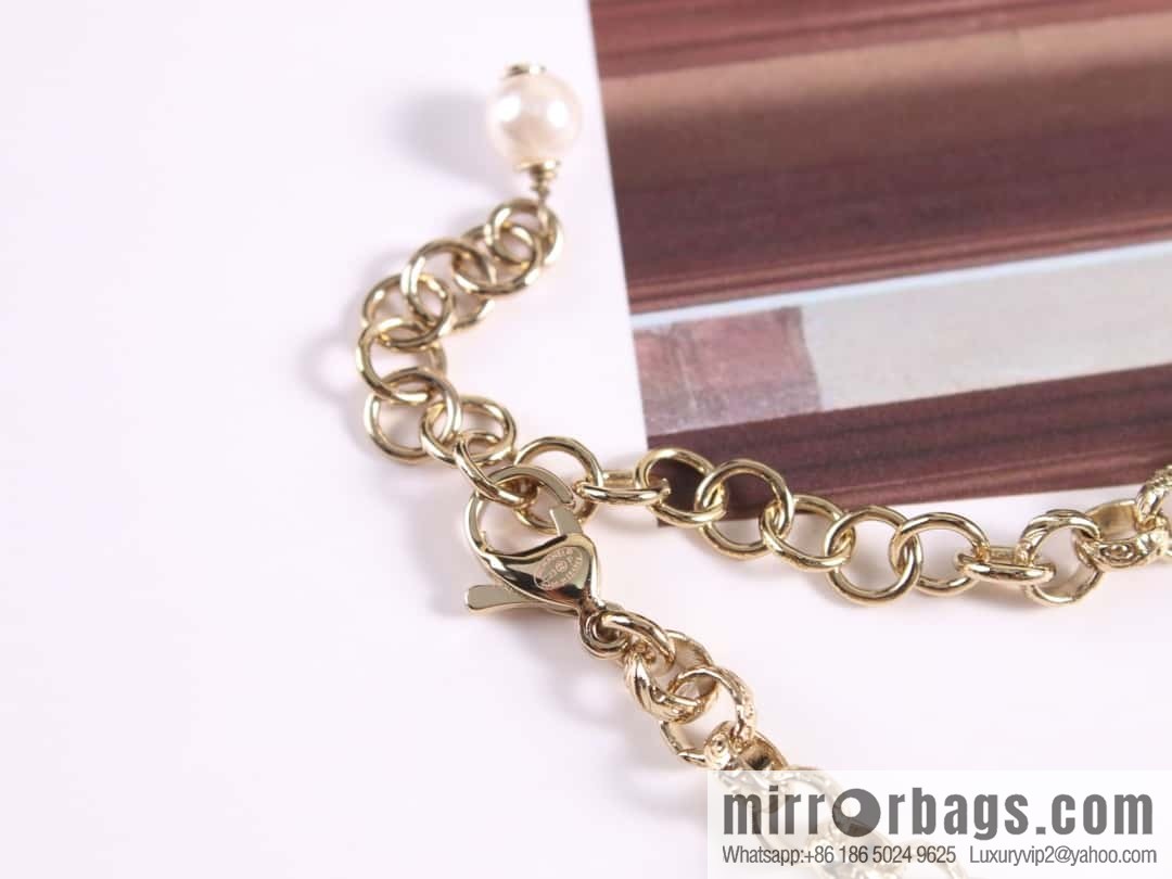 New ☑️ Chanel double c asymmetric pearl love peach heart necklace
