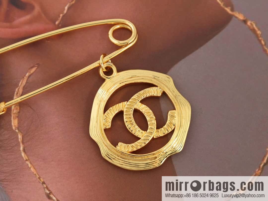 New ☑️ Chanel medieval series pin gold round double c brooch
