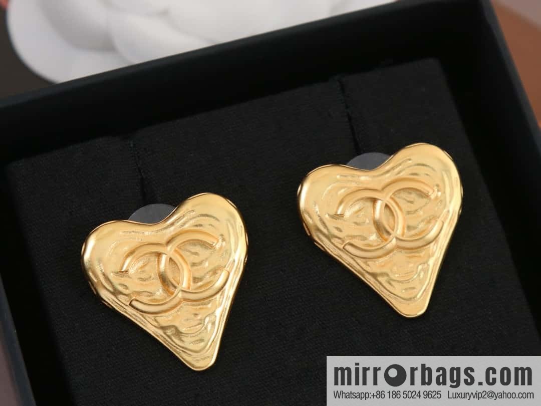 New ☑️ Chanel medieval series gold peach heart love double c earrings
