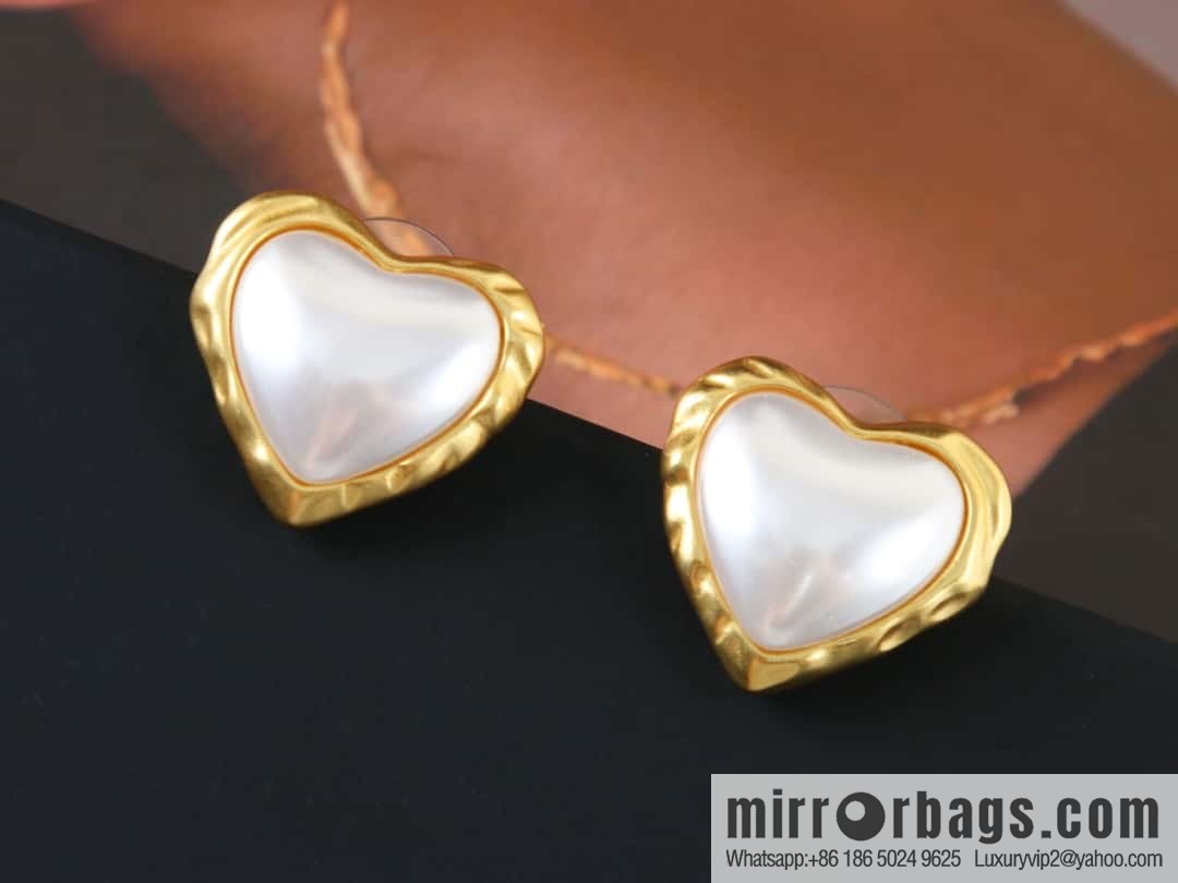 New ☑️ Chanel medieval series gold beads peach heart love earrings