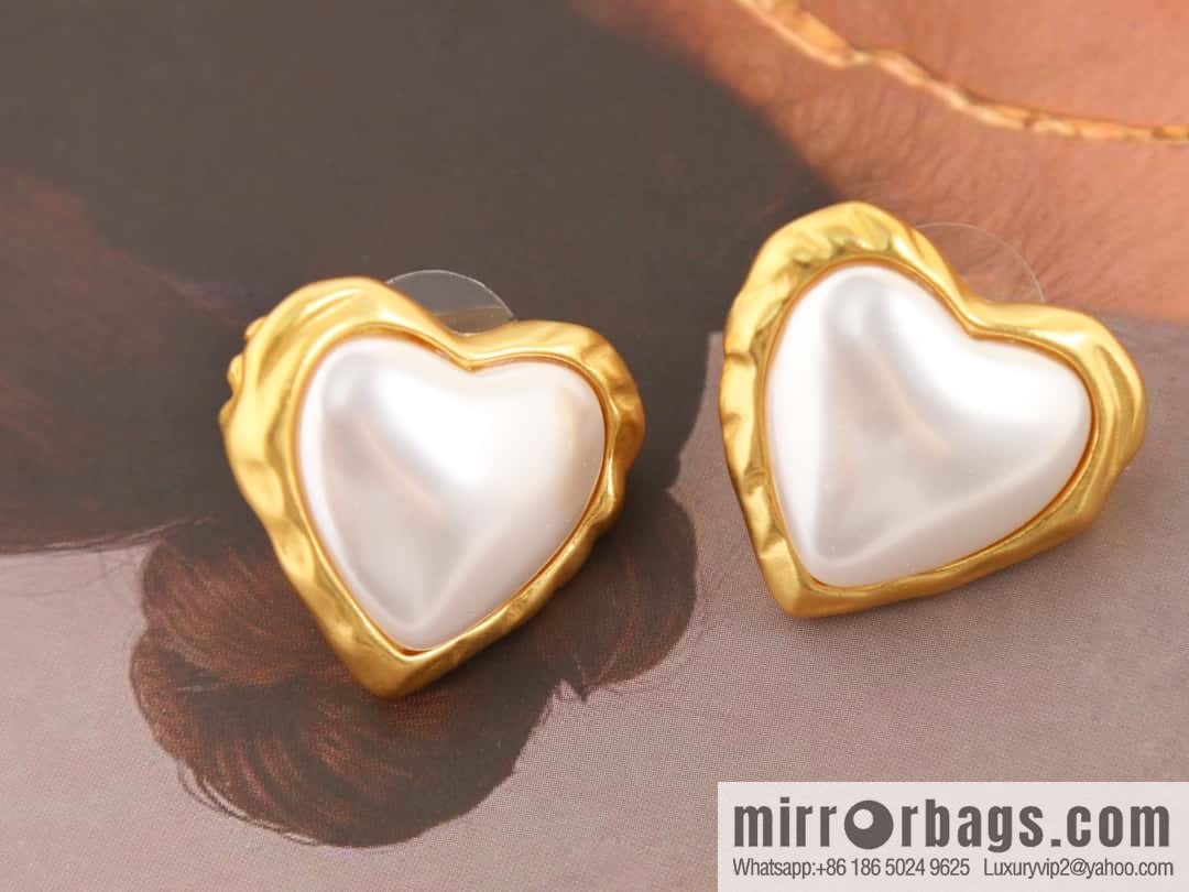 New ☑️ Chanel medieval series gold beads peach heart love earrings