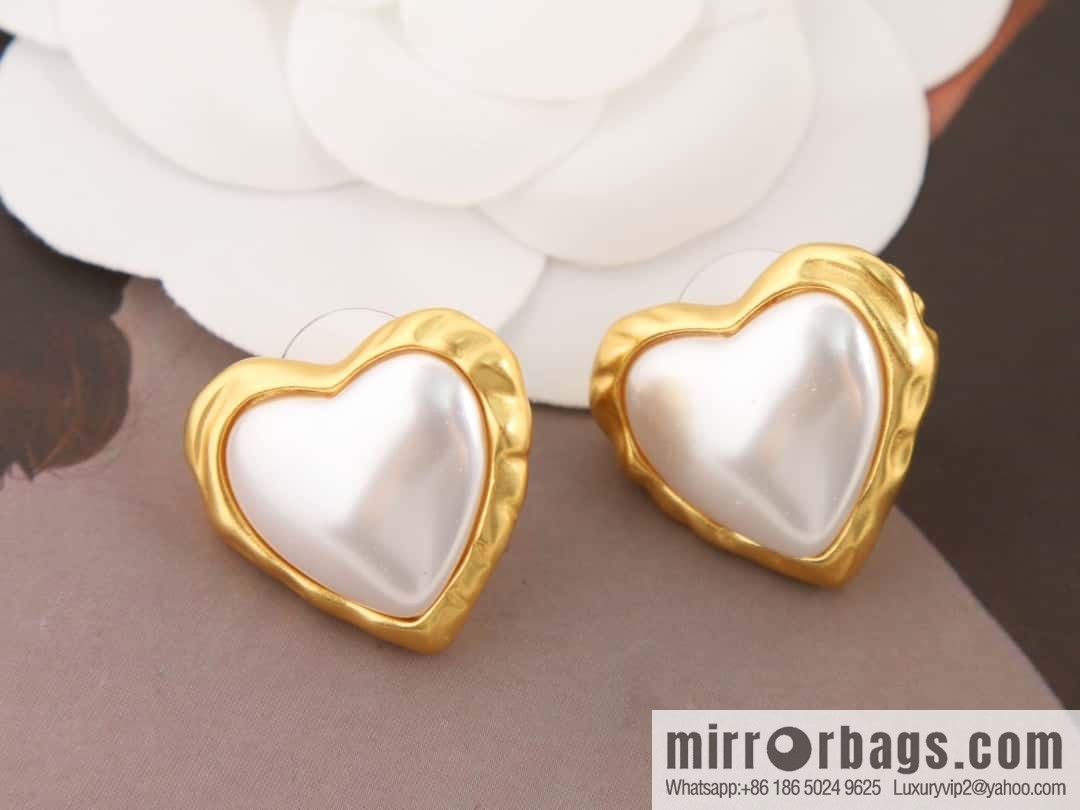 New ☑️ Chanel medieval series gold beads peach heart love earrings