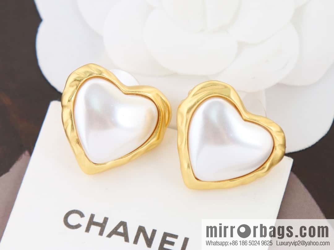 New ☑️ Chanel medieval series gold beads peach heart love earrings